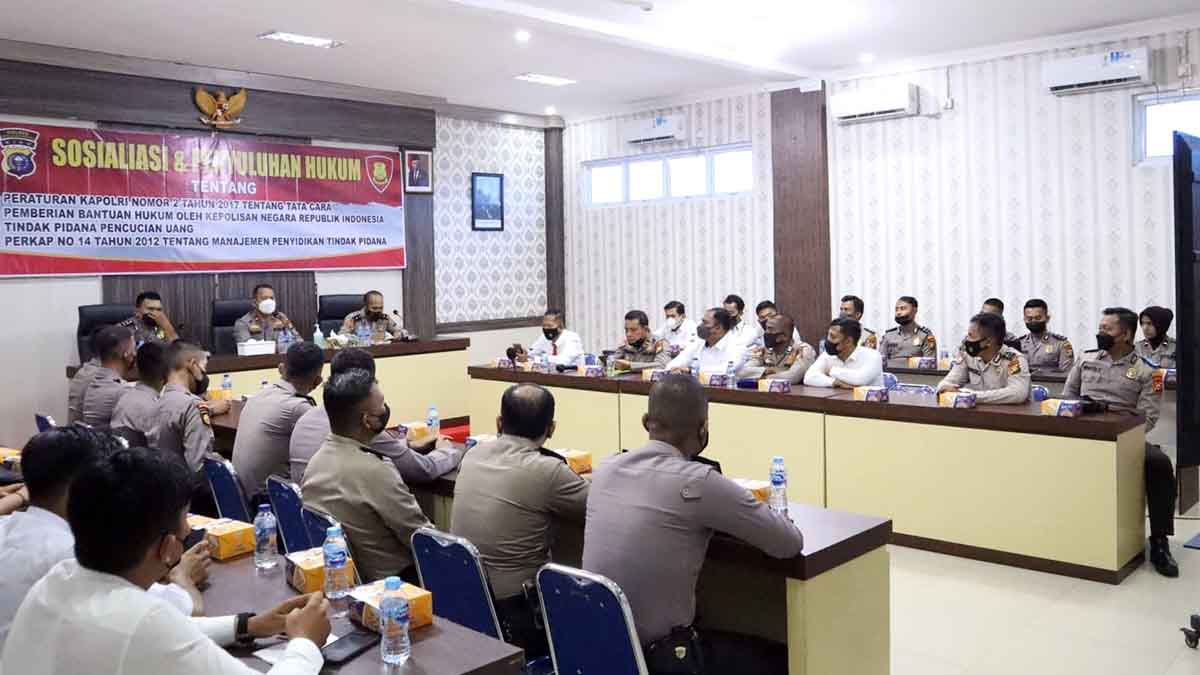 Kompol Robet Arizal Buka Sosialisasi dan Penyuluhan Hukum Bagi Personil Polres Meranti
