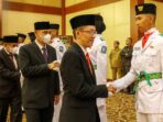 Kadis Kominfo Kepri, Hasan, bersama kepala OPD dan undangan mengucapkan selamat kepada 38 anggota Paskibraka Provinsi Kepri yang baru dikukuhkan oleh Gubernur Kepulauan Riau, Ansar Ahmad