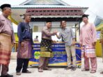 Pelaku Usaha Kuliner di Tanjung Buton Kabupaten Lingga menerima Gerobak Kuliner dari Bupati Lingga, Muhammad Nizar