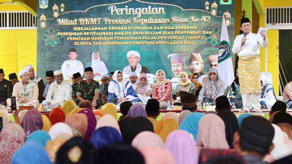 Disaksikan Ribuan Warga Penyengat dan Tanjung Pinang, Ansar Resmikan Revitalisasi Pulau Penyengat Tahap Pertama