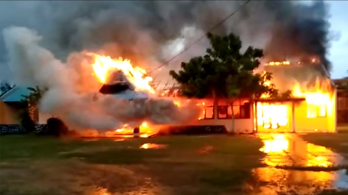 [Breaking News] Sekolah MAN Tanjung Pinang Hangus Terbakar Dilalap Sijago Merah