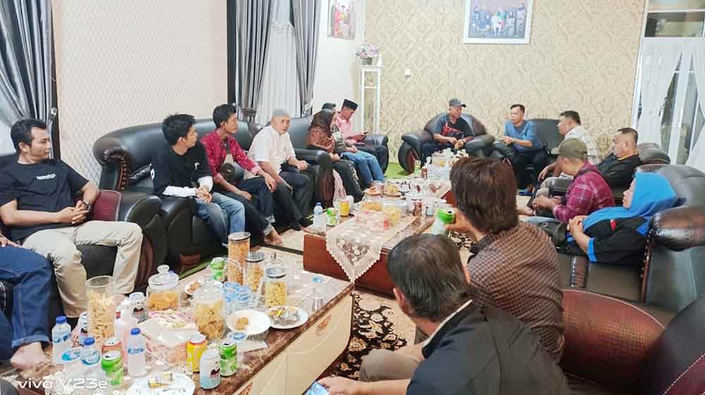 Puluhan Wartawan Datangi Rumah Plt Bupati Meranti, Pesan Asmar: Berikan Informasi Akurat dan Mudah Dipahami