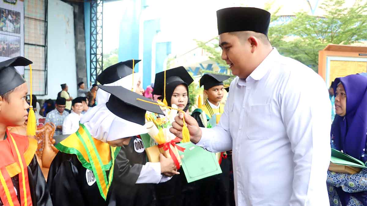 Bupati Bintan Wisuda 727 Santri, Roby: Jangan Tinggalkan Al Qur’an Ya Nak