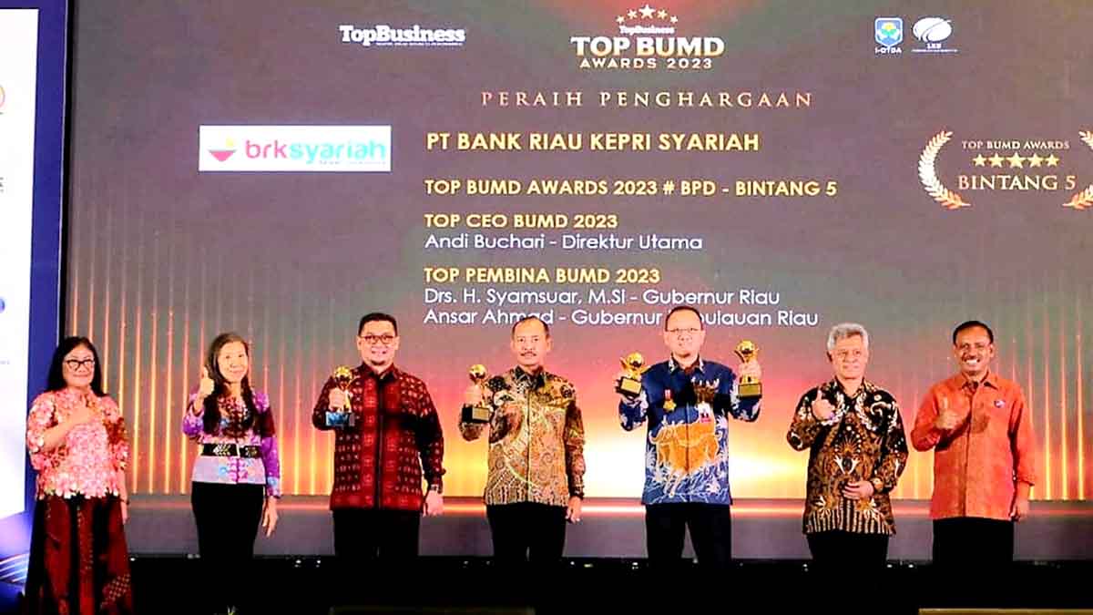 Gubernur Ansar Kembali Terima Penghargaan TOP BUMD Awards, Kategori TOP Pembina BUMD