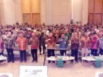 Gubernur Kepulauan Riau, Ansar Ahmad, bersama Suhajar Diantoro, Wali Kota Batam, Muhammad Rudi dan peserta Rakornas Pencegahan Pelanggaran Netralitas ASN pada Pemilu 2024