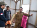 Gubernur Kepulauan Riau, Ansar Ahmad, meninjau Proyek Pembangunan Rumah Suku Laut di Desa Tajur Biru, Kabupaten Lingga