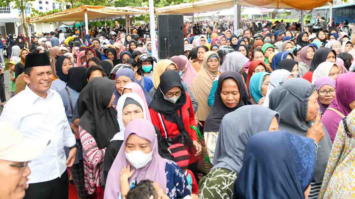 Gelar Pasar Murah Bersubsidi, Warga Ucapkan Terima Kasih Kepada Gubernur Ansar Ahmad
