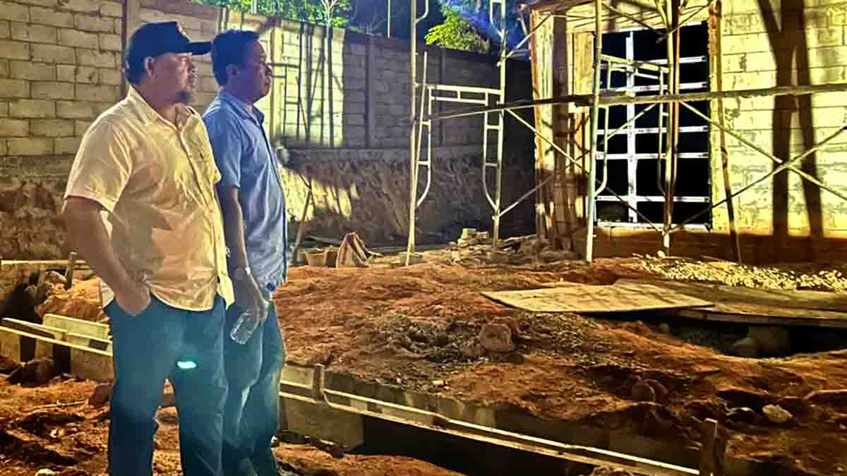 Kanopi Rumah Imam Masjid Tanjak Batam Roboh, 1 Pekerja Alami Luka