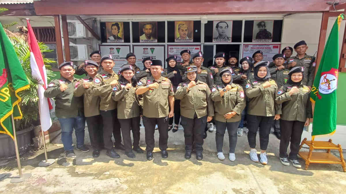 Foto Bersama: Ketua Umum PKN Dikaios Kaleb Mangapul Sirait bersama Ketua dan jajaran pengurus DPC PKN Kota Bekasi usai dilakukan pelantikan dan pengukuhan, Selasa 9 Desember 2024
