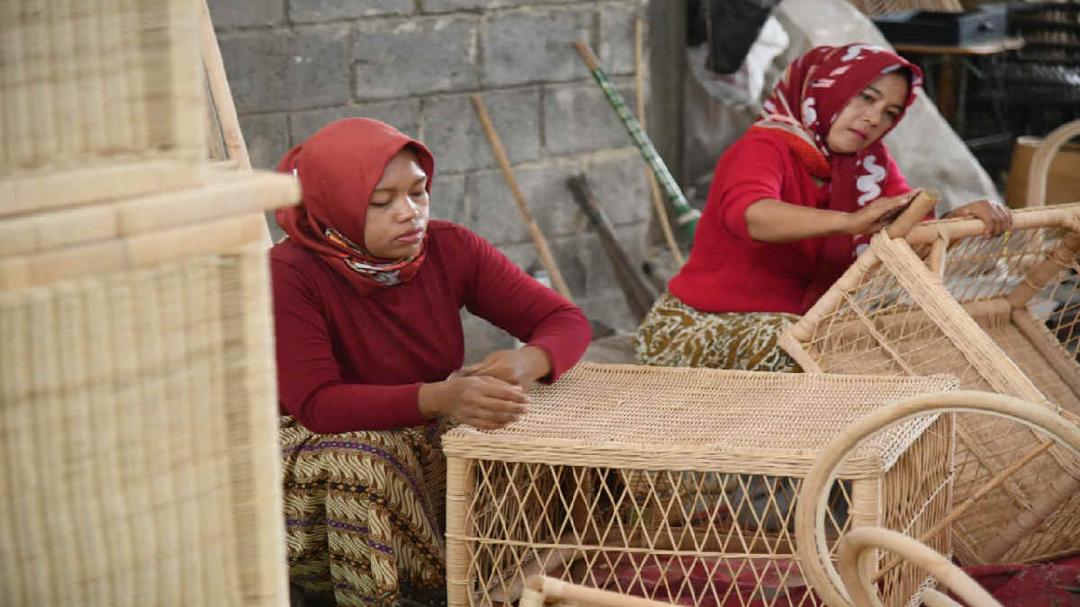 Suasana di Satuan Pelayanan Pengembangan Industri Rotan Cirebon, UPTD Industri Pangan Olahan dan Kemasan Disperindag Jabar di Desa Tegalwangi, Kabupaten Cirebon, Rabu (3/1/2024).