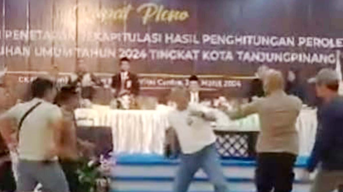 Saksi PDI Perjuangan Ngamuk di Pleno KPU Kota Tanjung Pinang