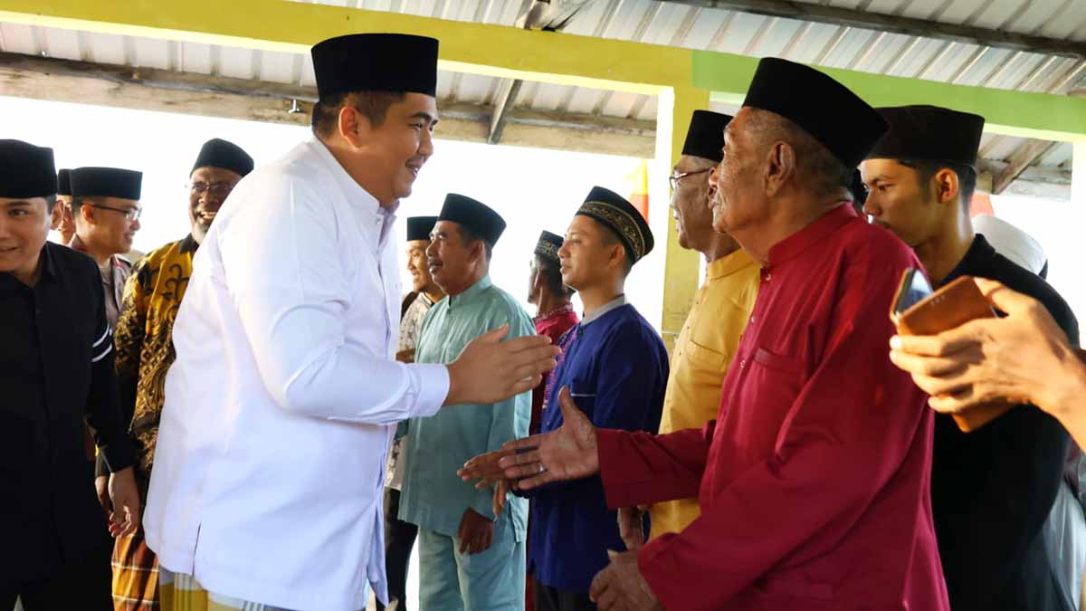 Safari Ramadhan ke Masjid Al Muttaqin, Bupati Roby Sampaikan Progres Pembangunan Kabupaten Bintan dan Penyerahan Insentif