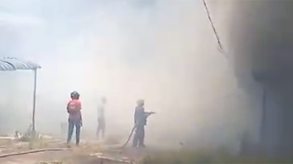 Ditinggal Pemiliknya, Rumah di Jalan MT Haryono Tanjung Pinang Hangus Terbakar
