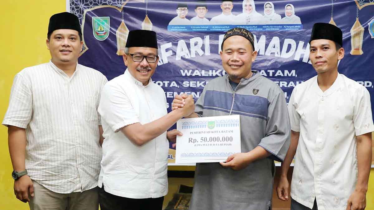 Sekda Batam Berikan Bantuan Rp 50 Juta Untuk Pembangunan Masjid Al Mudzakkirin