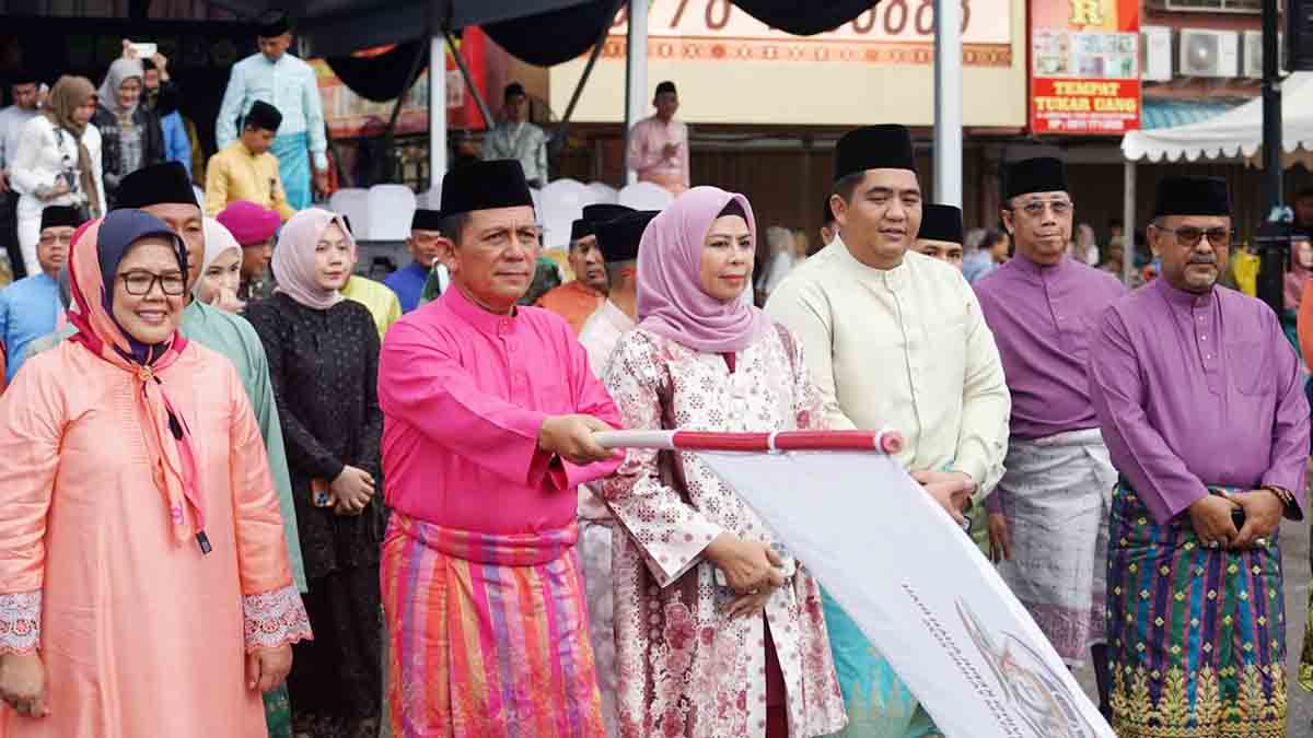 Ansar Ahmad Lepas Pawai Taaruf MTQH ke X Tingkat Provinsi Kepri