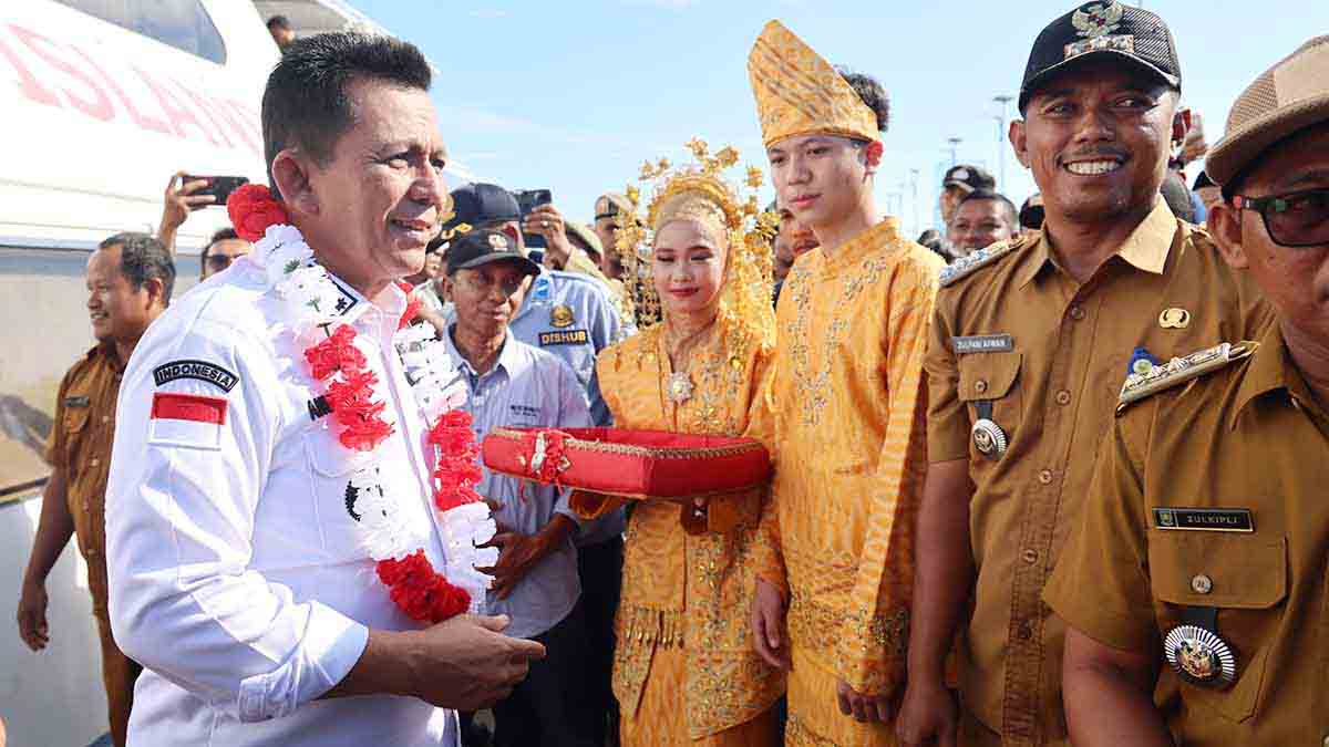 Gubernur Ansar Ahmad Kunjungi Natuna dan Anambas, Fokus pada Peresmian Proyek dan Penyerahan Bantuan