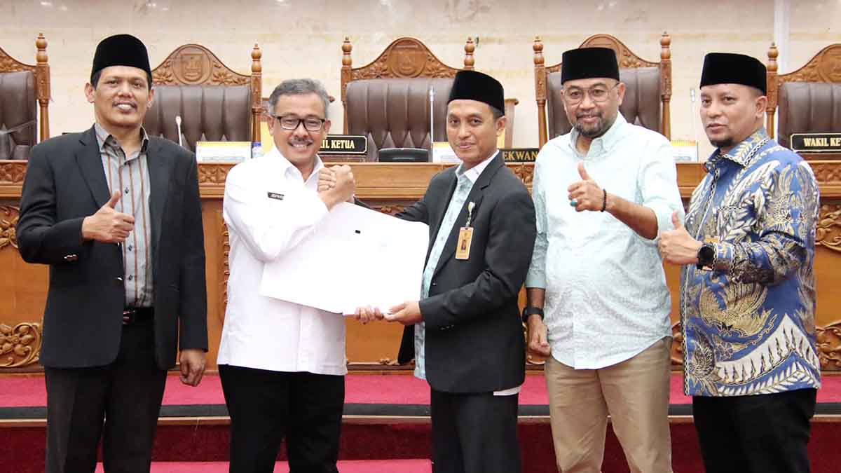 DPRD Batam Gelar Rapat Paripurna Laporan Pansus LKPJ Wali Kota Batam Tahun 2023 dan Bentuk Pansus Ranperda Pemakaman