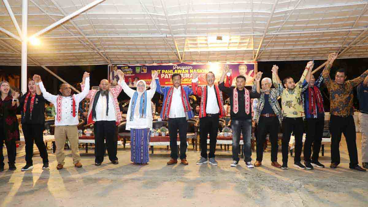 HUT Kapitan Pattimura ke 207, Marlin dan Rudi Dapat Gelar dari Warga Masaga