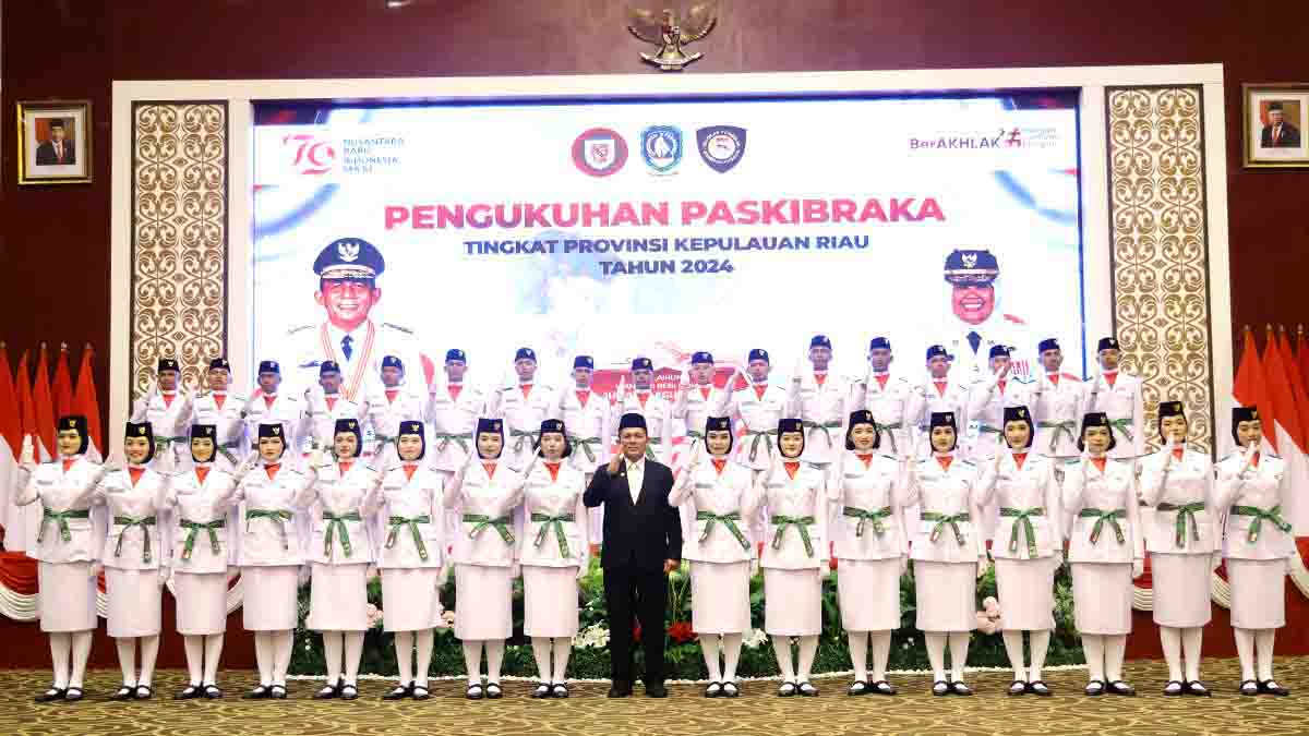 Gubernur Ansar Ahmad Kukuhkan 33 Anggota Paskibraka Tingkat Provinsi Kepri Tahun 2024