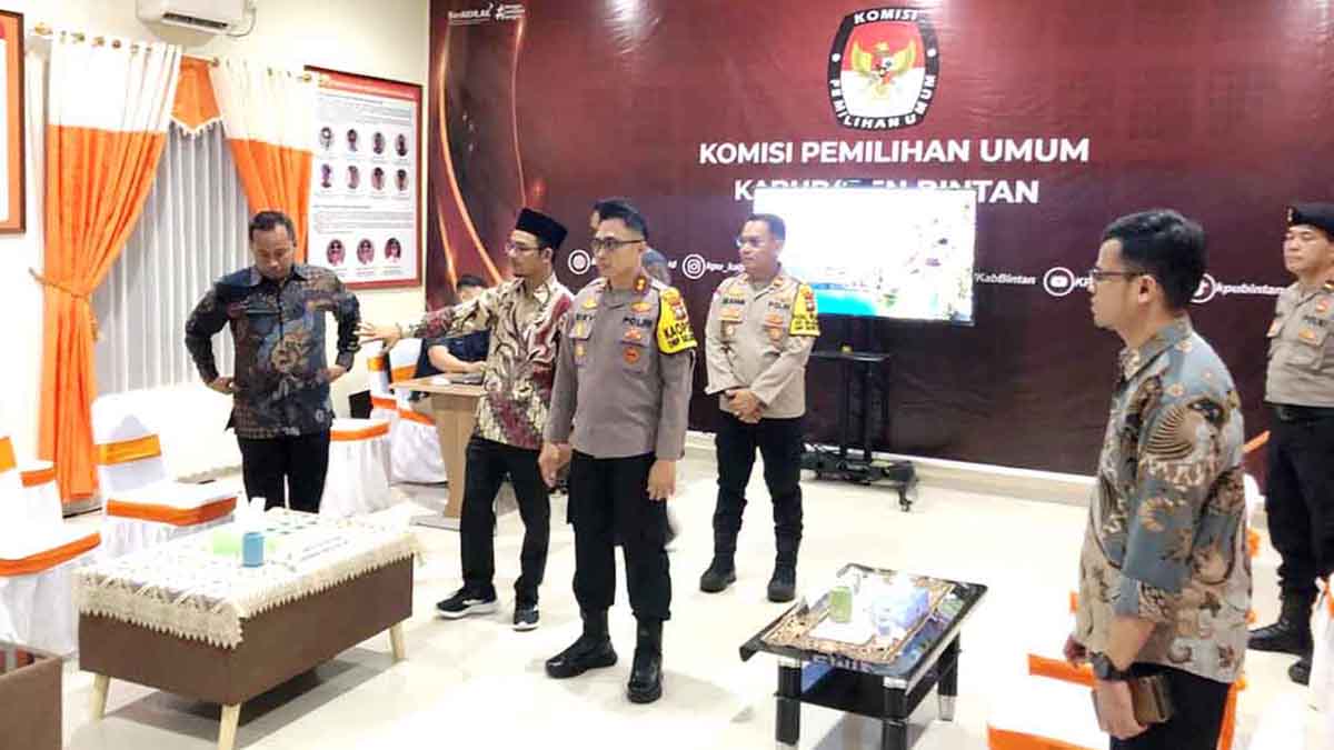 Pilkada Serentak 2024, 57 Personel Polres Bintan Siaga Saat Pendaftaran Calon Bupati dan Wakil Bupati Bintan di KPU