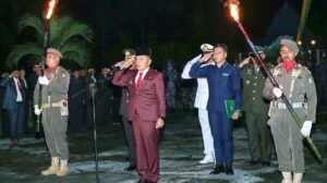 Plt Asmar Pimpin Apel Kehormatan di Taman Makam Pahlawan Bunga Bangsa Selat Panjang