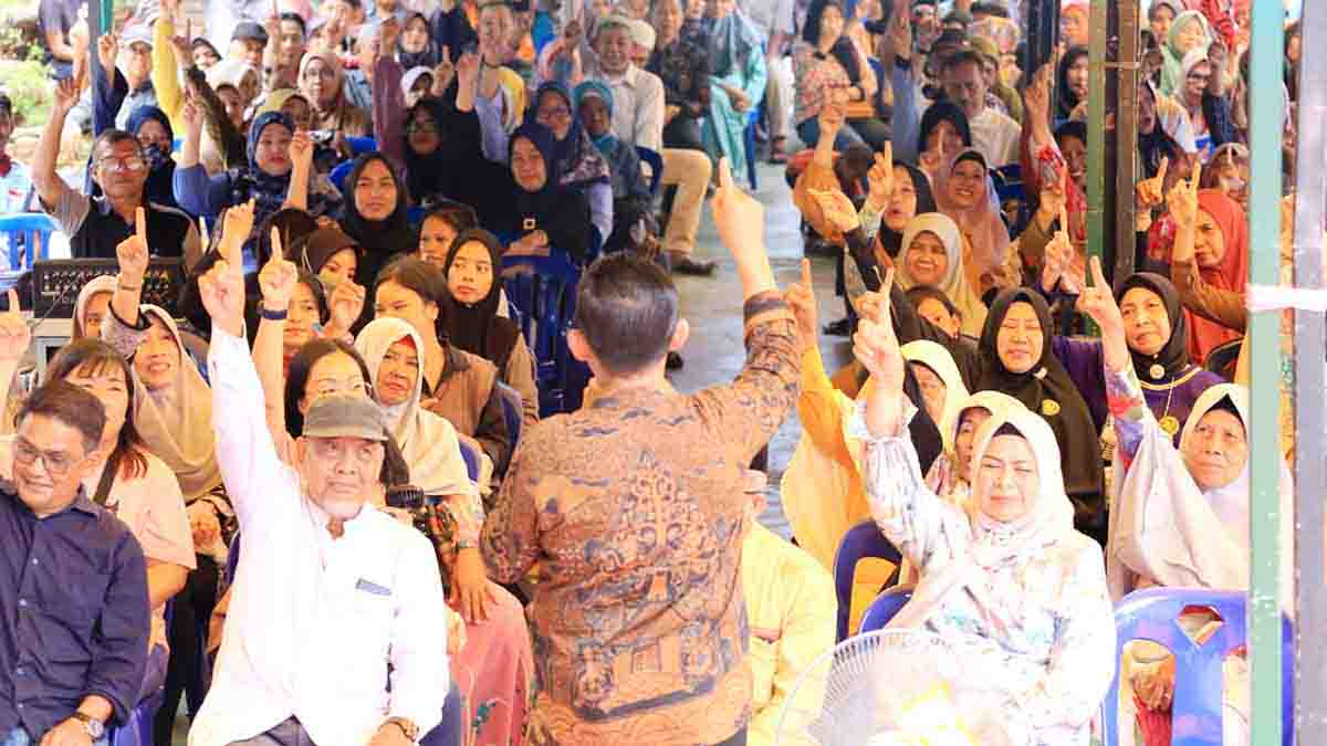 Ansar Ahmad Kenang Almarhum HM Sani Lewat Pantun di Kampanye Pilkada Kepri 2024, Sontak Disambut Meriah Pendukung dan Warga yang Hadir