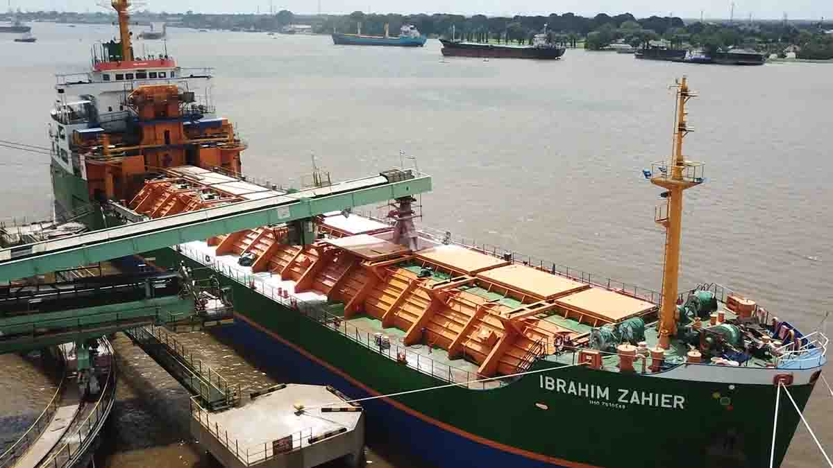 Tabrakan di Perairan Tanjung Buyut, Kapal MV Ibrahim Zahier Ditabrak Tongkang Nautica 13