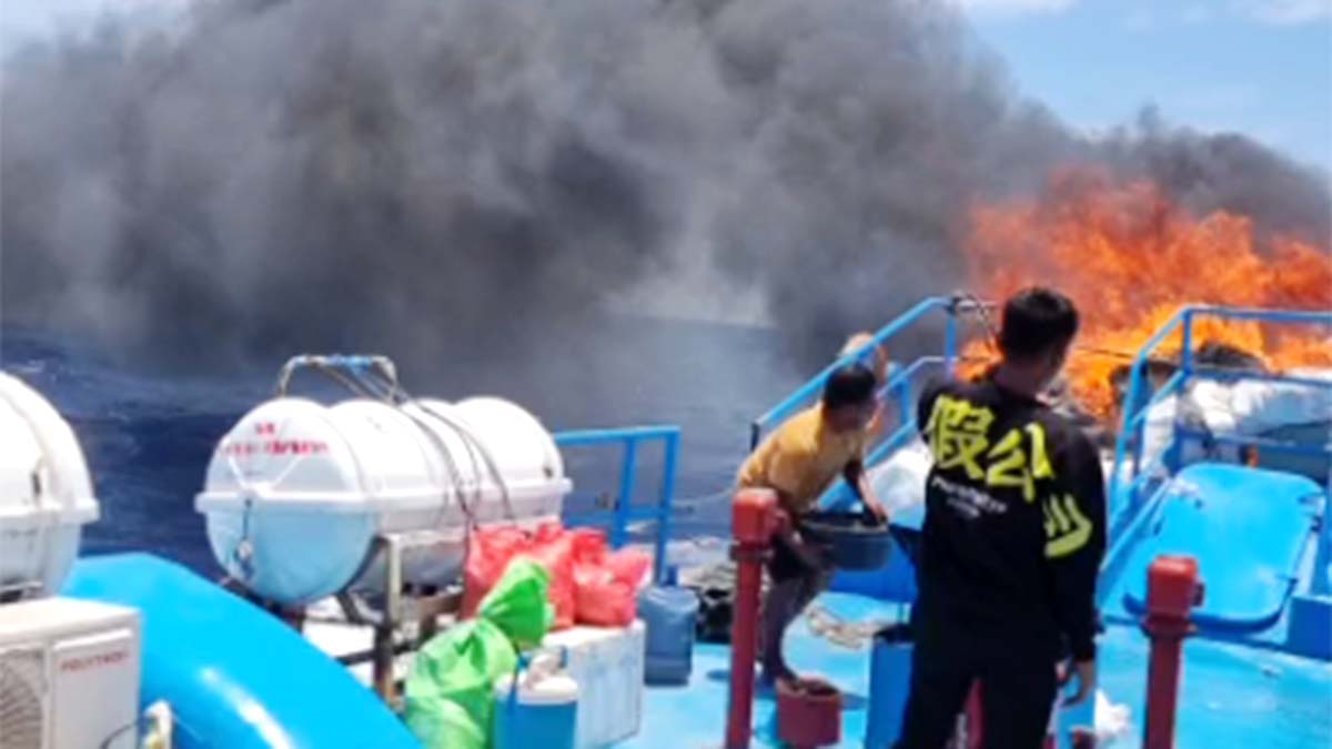 Kebakaran di Kapal Penumpang KM Express Natuna, Penumpang Panik!