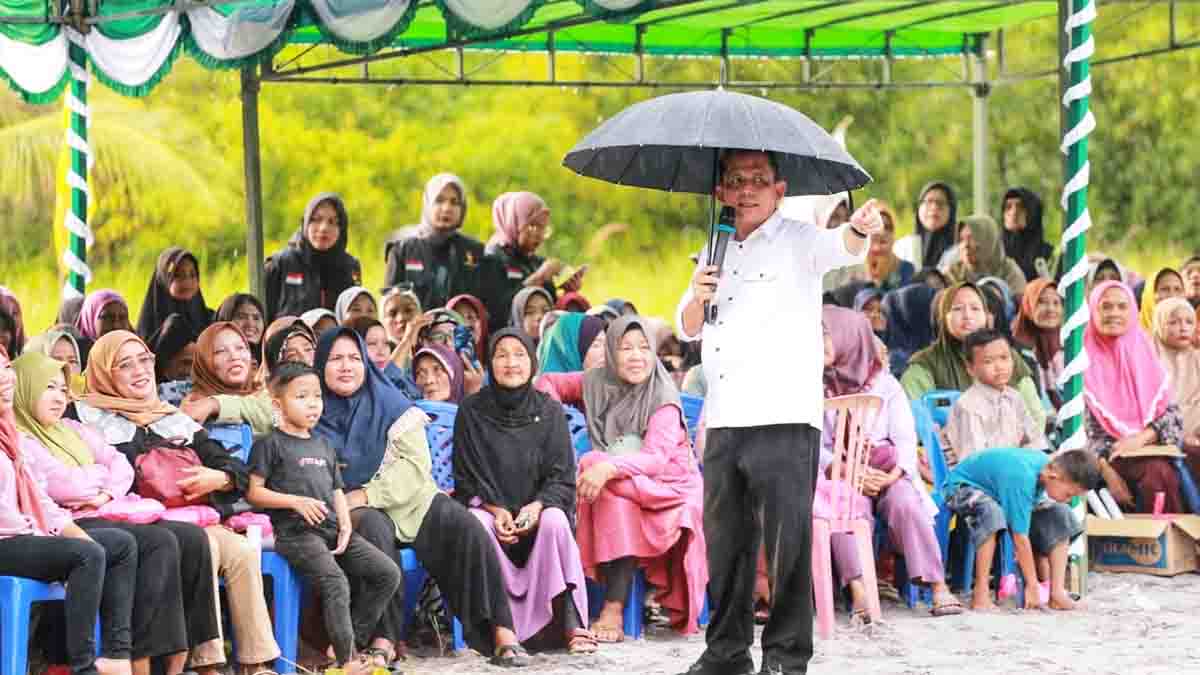 Ansar Ahmad Janji Perbaiki Jalan di Pulau Ungar, Karimun