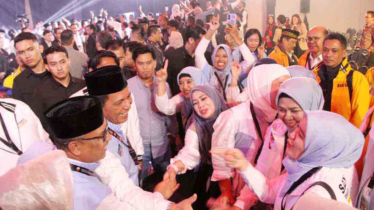 Sorak Tim Pendukung! Ansar-Nyanyang Dinilai Menang Telak dalam Debat Pilkada Kepri 2024