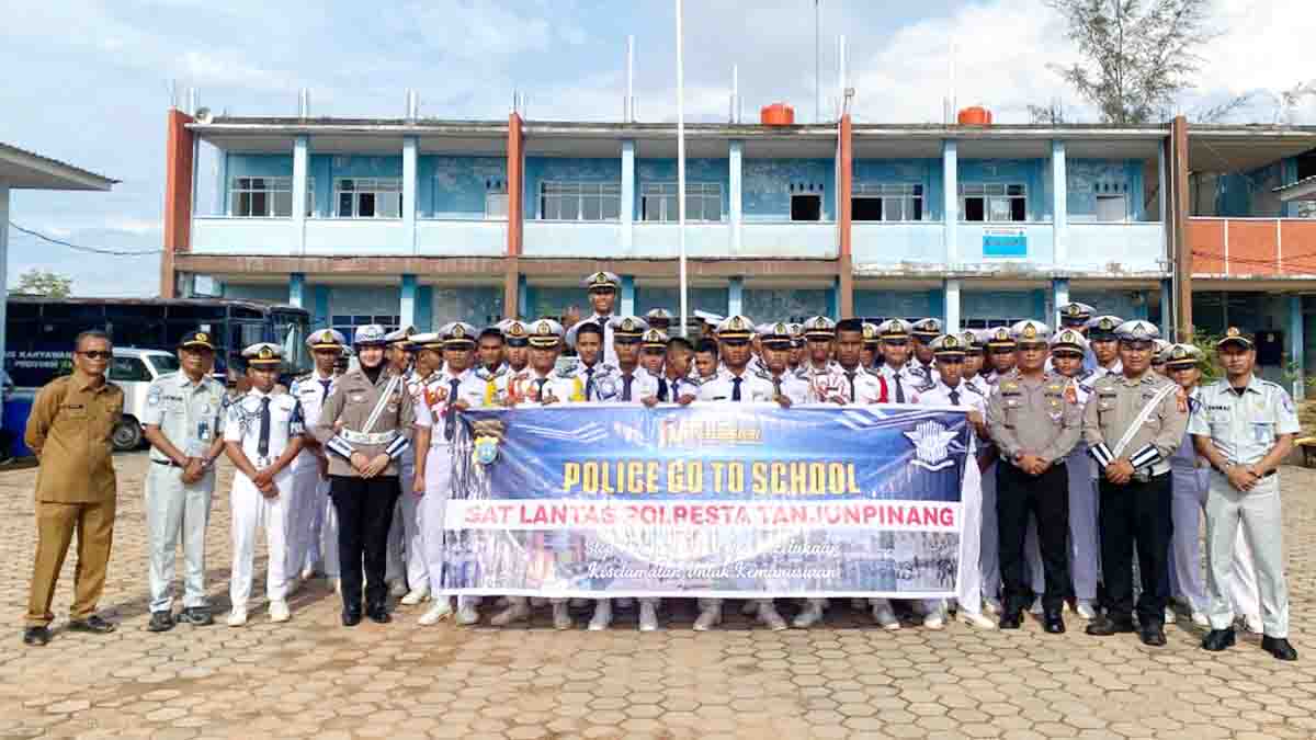 Satlantas Polresta Tanjung Pinang Gelar “Police Go To School” di SMK Negeri 5, Edukasi Keselamatan Lalu Lintas pada Siswa