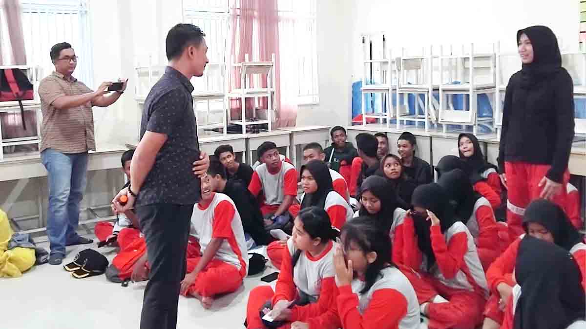 Di Hadapan Pelajar SMAN 24 Batam, IPTU Ardiansyah Ungkap Faktor Utama Penyebab Ketergantungan Narkoba di Kalangan Remaja