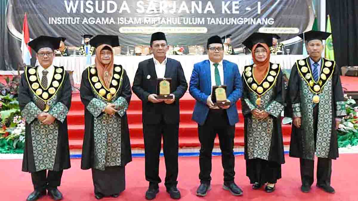 Ansar Hadiri Wisuda IAI Miftahul ‘Ulum, Soroti Pentingnya SDM Berkualitas