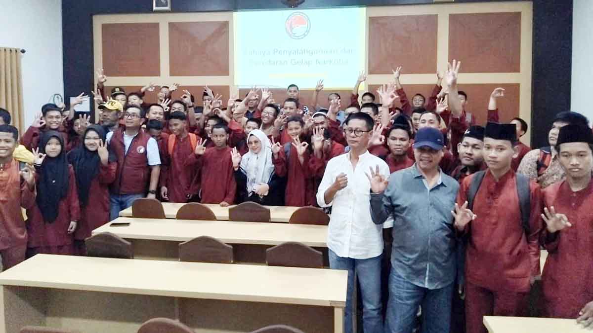 Edukasi Bahaya Narkoba: Polda Kepri dan JMSI Kepri Sosialisasi ke Pelajar SMKN 3 Batam