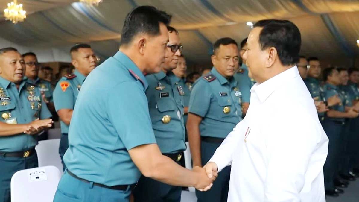 Danlantamal IV Batam, Laksamana Pertama TNI Berkat Widjanarko, bersalaman bersama Presiden Prabowo Subianto
