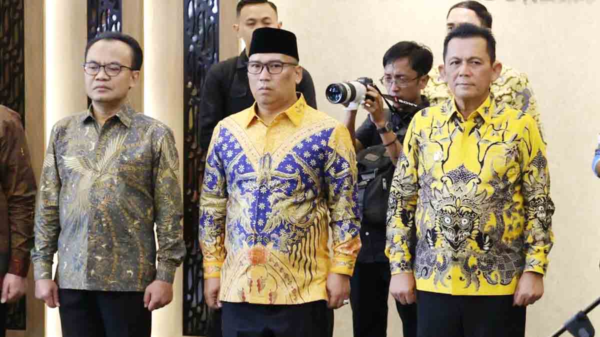 Gubernur Kepulauan Riau Ansar Ahmad dan Wakil Gubernur Nyanyang Haris Pratamura saat menghadiri pelantikan Kepala BP Batam Amsakar Achmad dan Wakil Kepala BP Batam Li Claudia Chandra