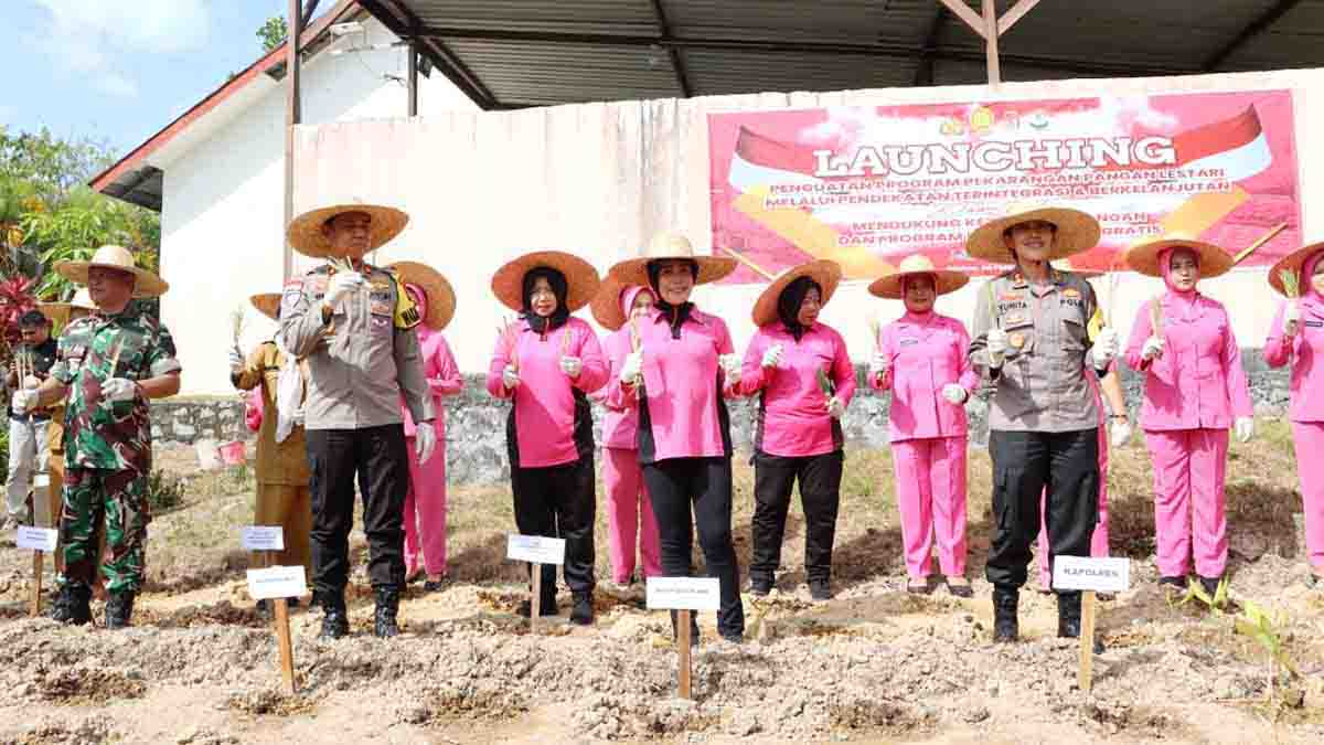 Kapolres Bintan, AKBP Yunita Stevani, mengikuti Launching Penguatan Program Pekarangan Pangan Lestari (P2L) secara serentak melalui Zoom Meeting