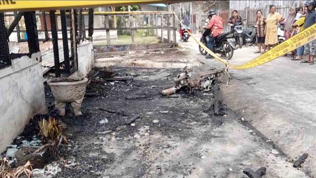 Kebakaran Rumah Warga Bukit Abun (Lingga) Diduga Dipicu dari Kendaraan, Kerugian Capai Rp105 Juta