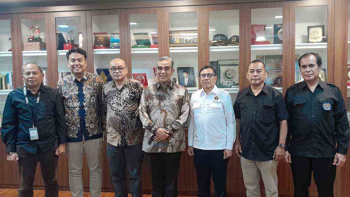 Ketua Umum PWI Pusat, Hendry Ch Bangun bersama Pengurus PWI