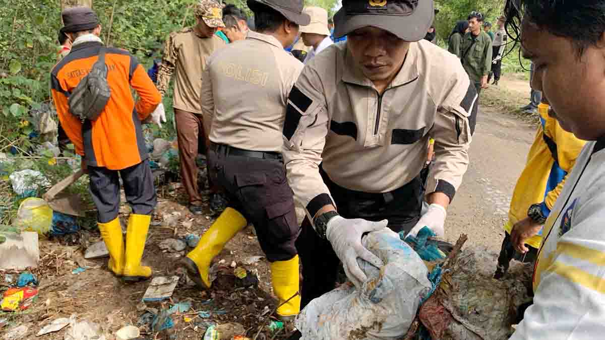 Peringati HPSN 2025: Polsek Bintan Utara, Kecamatan Bintan Utara dan Masyarakat Laksanakan Gotong Royong Bersama