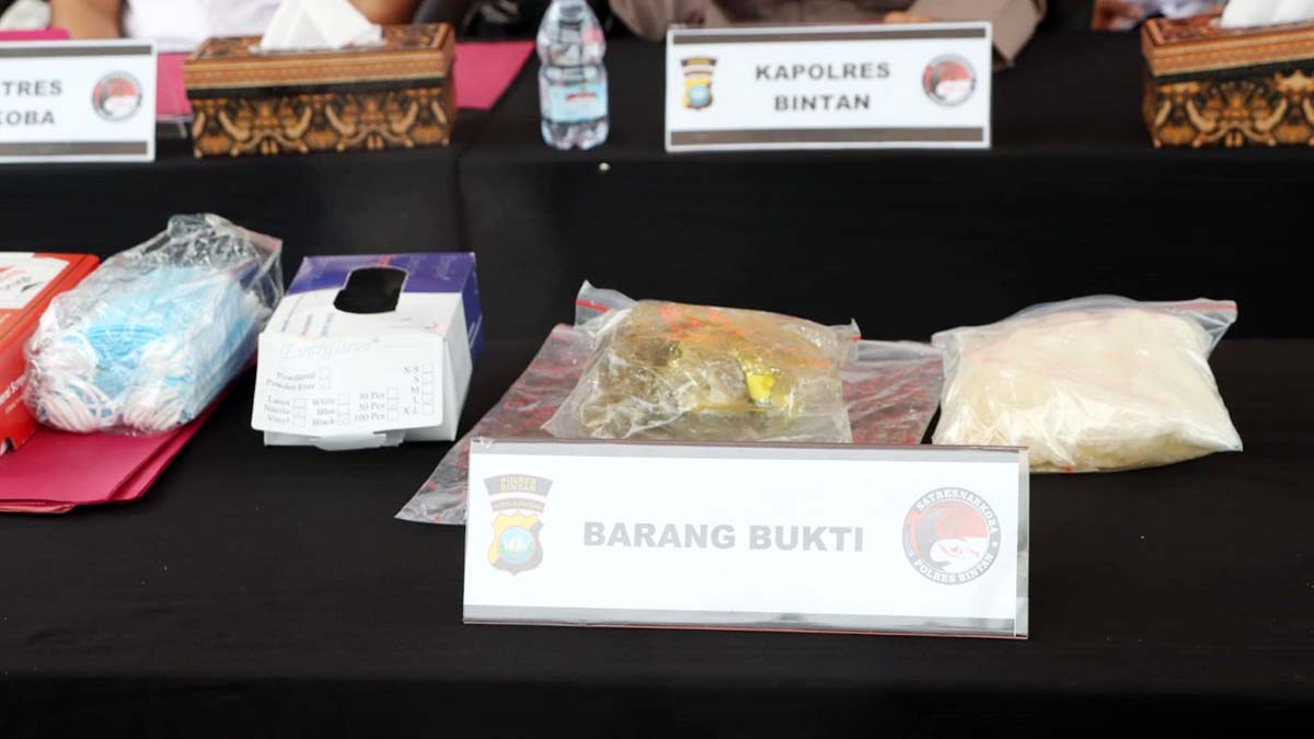 Polres Bintan Temukan Barang Bukti Sabu Hampir 1 Kg di Pantai sekitar Pelabuhan Dusimas
