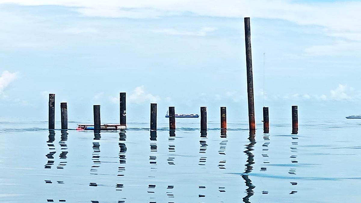 Proyek pembangunan Menara Suar (Mercusuar) Karang Singa di Kabupaten Bintan