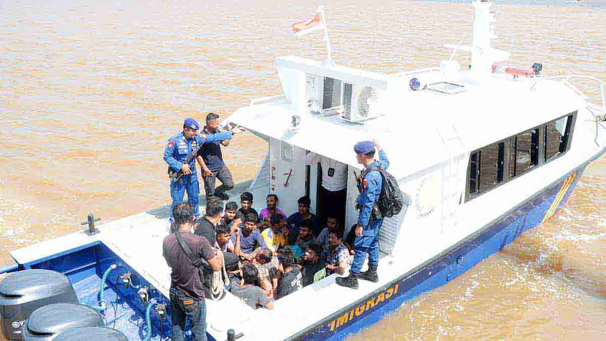 20 Warga Bangladesh Dikawal Ketat Menuju Rumah Detensi Imigrasi Pekanbaru