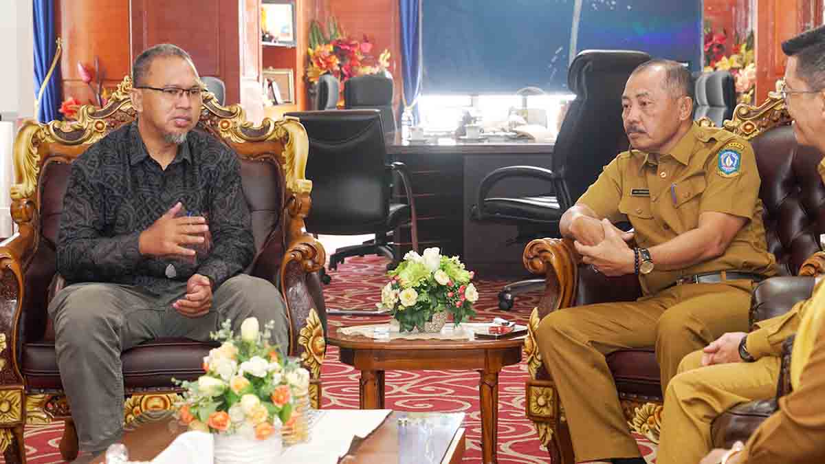 Sekda Kepri, Adi Prihantara, Kepala Dinas Kominfo Kepri, Hasan, bersama Puspen Kemendagri, Rega Tadeak Hakim