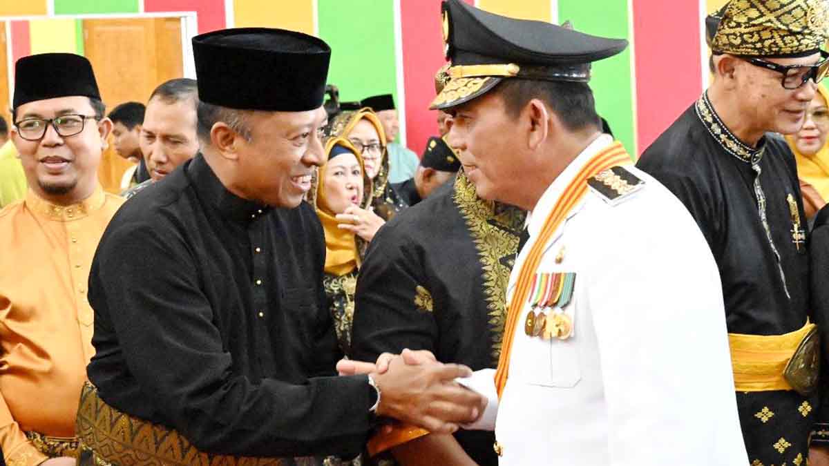Danlanud RHF Tanjung Pinang, Kolonel Pnb Rony Widodo, saat menyambut kedatangan Gubernur Kepulauan Riau, Ansar Ahmad