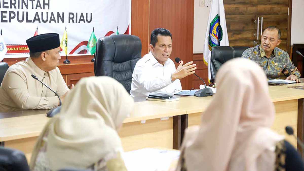 Gubernur Kepri, Ansar Ahmad, mendorong penggunaan produk lokal dalam pengadaan barang dan jasa