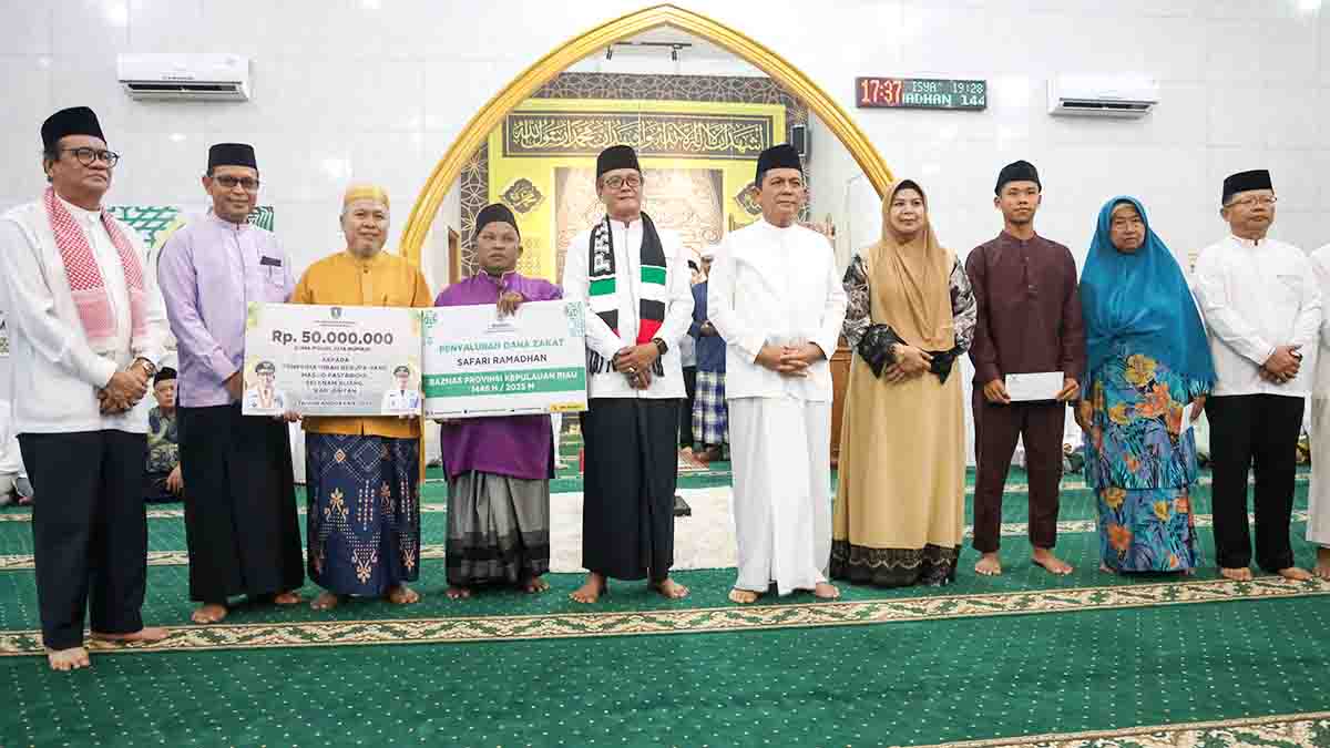 Gubernur Ansar Ahmad Safari Ramadhan di Kijang-Bintan, Salurkan Bantuan untuk Masjid dan Masyarakat