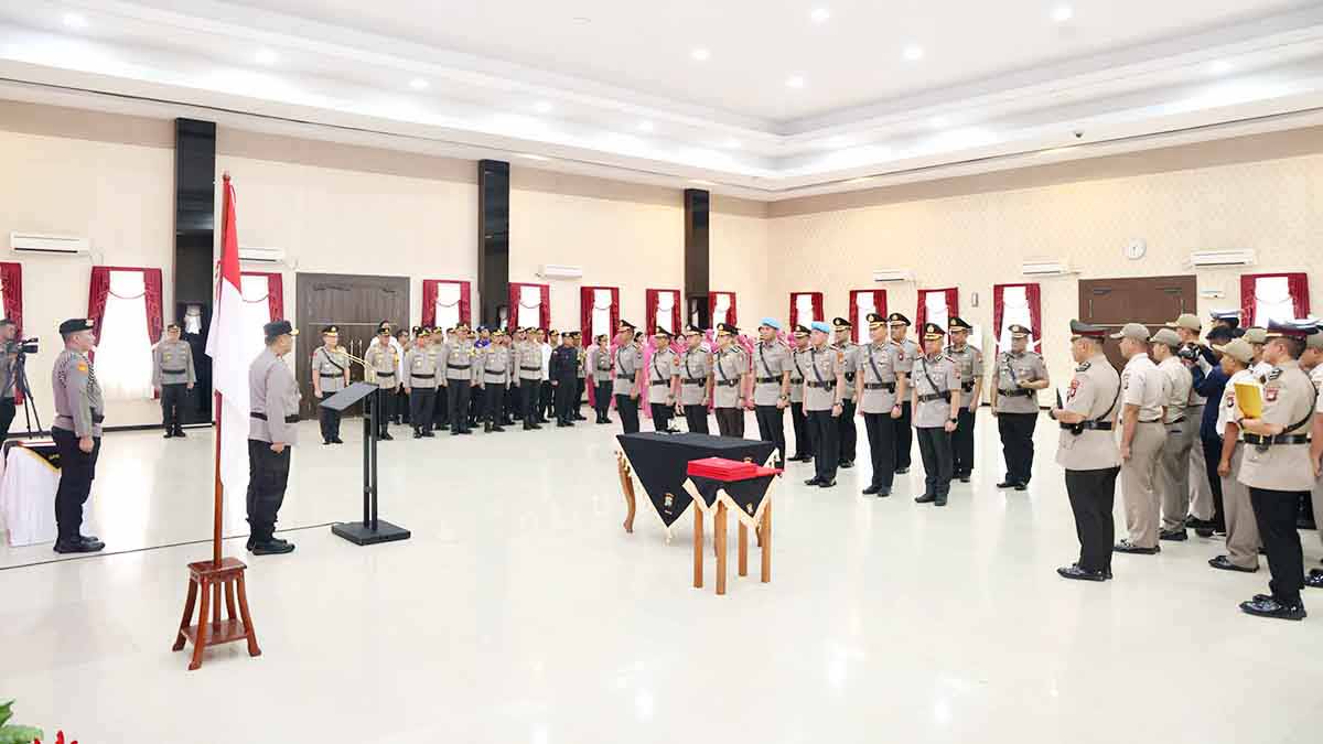 Kapolda Kepri, Irjen Pol Asep Safrudin, melantik AKBP Nanang Budi Santosa sebagai Wadir Intelkam Polda Kepri bersama pejabat utama Polda Kepri lainnya