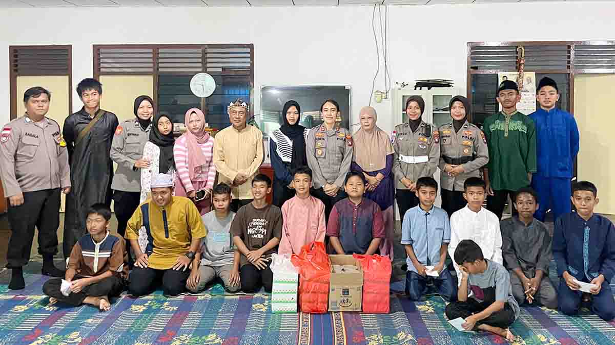 Kapolres Bintan, AKBP Yunita Stevani, berbagi takjil di Panti Asuhan Ar Rahman Tanjung Uban