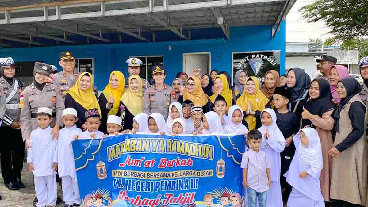 Kapolres Bintan, AKBP Yunita Stevani dan jajaran bersama guru dan anak-anak TK Negeri 3 Pembina Toapaya Selatan Kabupaten Bintan